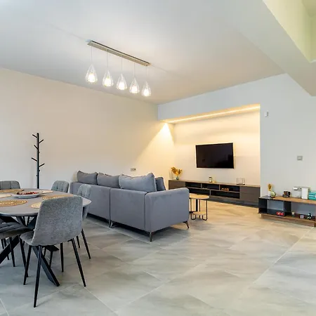 아파트 Oikia Azilakas 3 Bedroom House With Parking 하니아