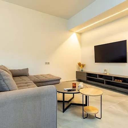 Oikia Azilakas 3 Bedroom House With Parking 아파트